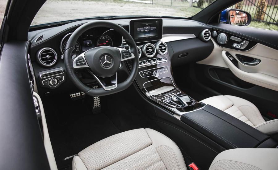 Интерьер Mercedes-Benz C300 Coupe AMG Line 2016 года  (NA) (фото 18 из 26)